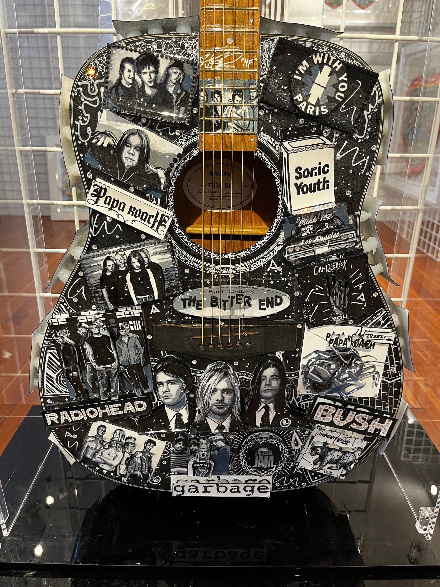 Hard Rock B&W Guitar
